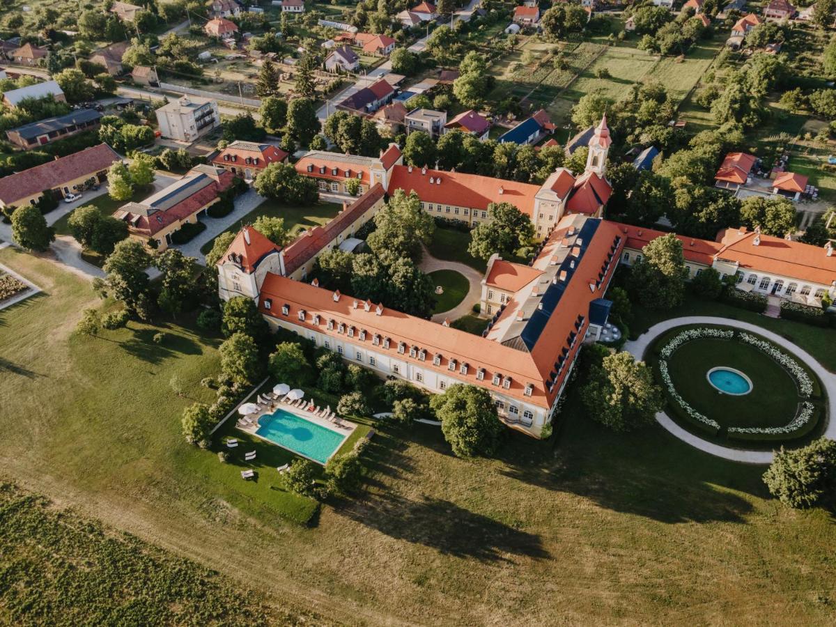Hotel Chateau Bela Luaran gambar