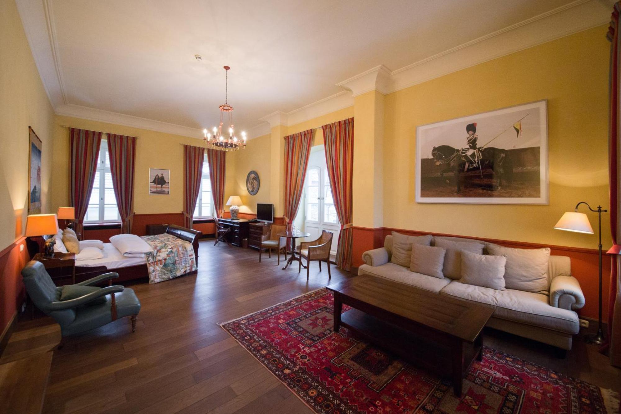Hotel Chateau Bela Bilik gambar