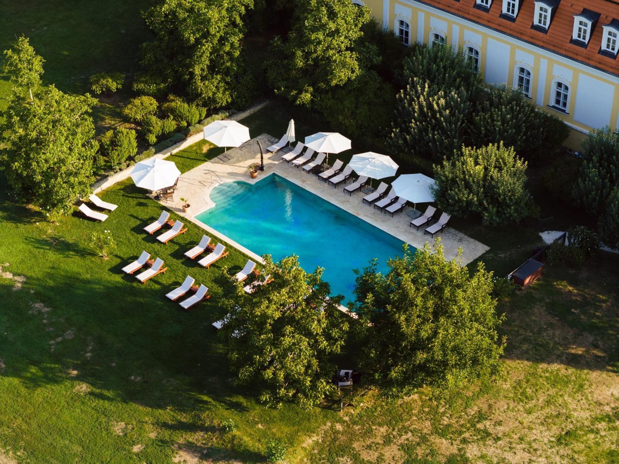 Hotel Chateau Bela Luaran gambar
